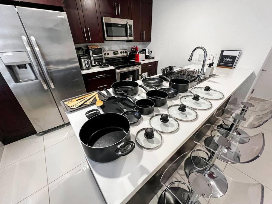 Vacay Spot Experience Luna Sky! 65" Tv Bar, Bbq, Shower Massage Jets, Music, Go To Fl Keys Хоумстед Екстериор снимка