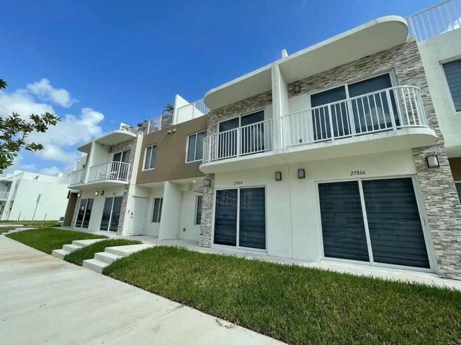 Vacay Spot Experience Luna Sky! 65" Tv Bar, Bbq, Shower Massage Jets, Music, Go To Fl Keys Хоумстед Екстериор снимка