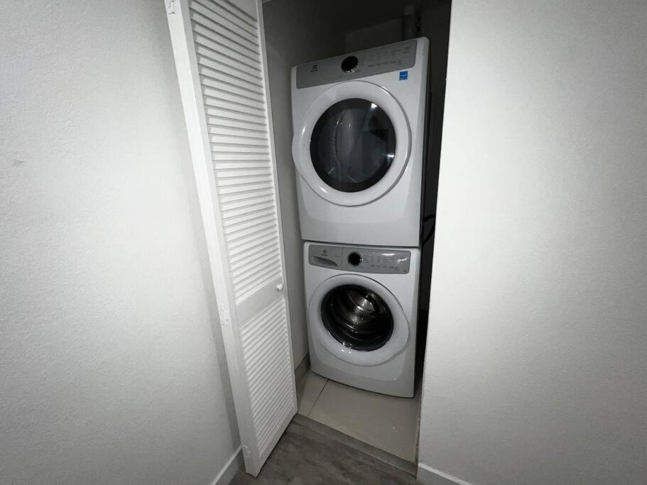 Vacay Spot Experience Luna Sky! 65" Tv Bar, Bbq, Shower Massage Jets, Music, Go To Fl Keys Хоумстед Екстериор снимка