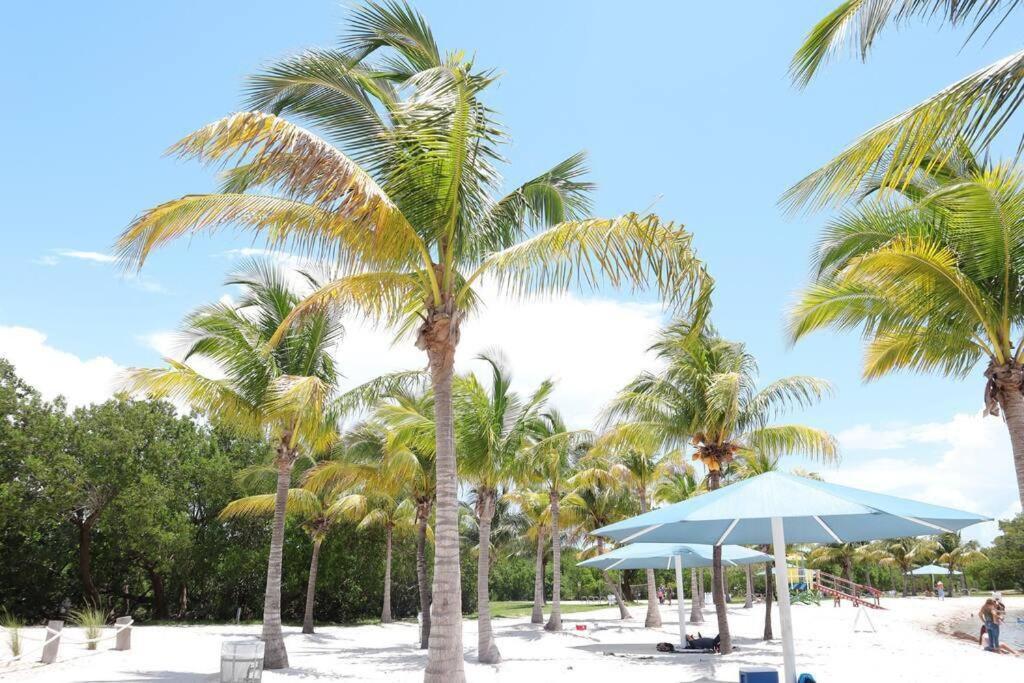 Vacay Spot Experience Luna Sky! 65" Tv Bar, Bbq, Shower Massage Jets, Music, Go To Fl Keys Хоумстед Екстериор снимка