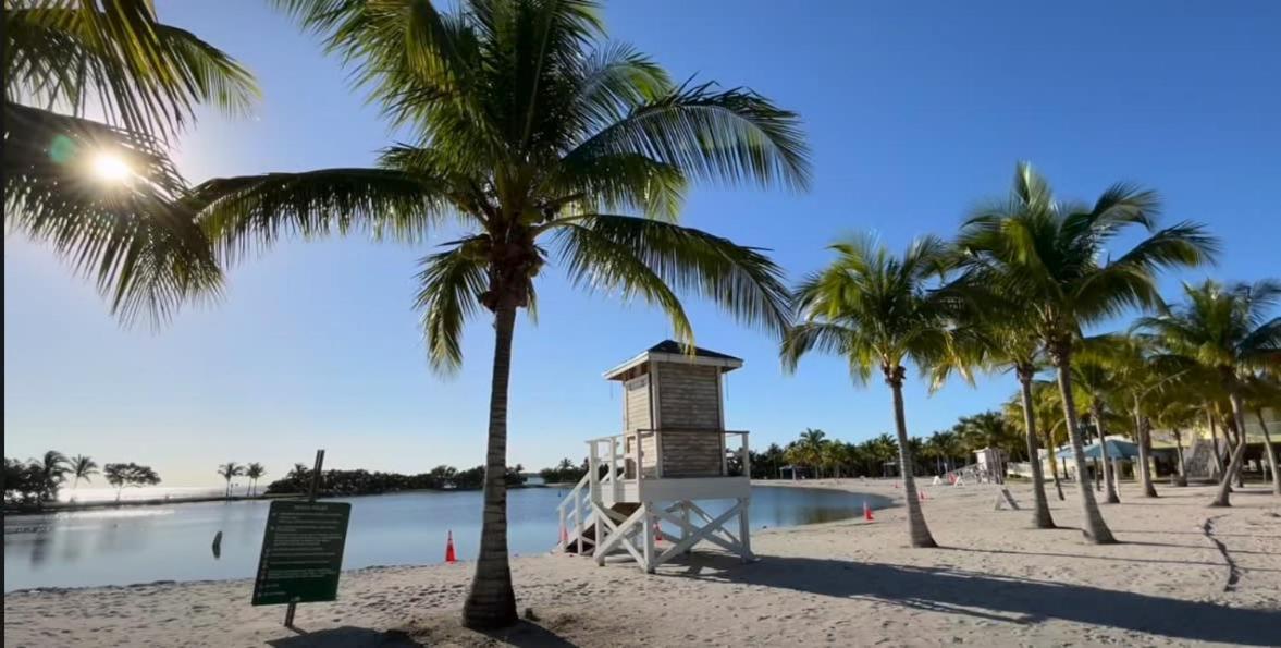 Vacay Spot Experience Luna Sky! 65" Tv Bar, Bbq, Shower Massage Jets, Music, Go To Fl Keys Хоумстед Екстериор снимка