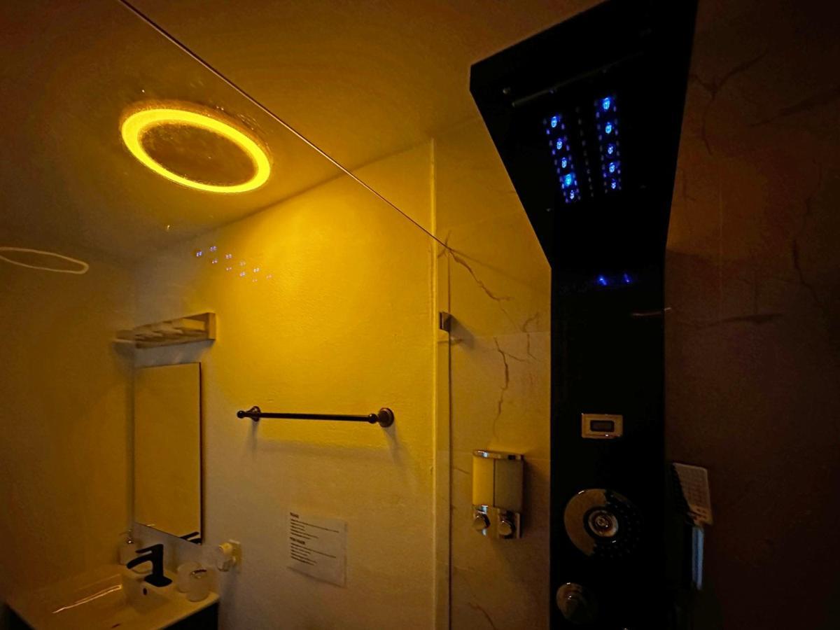 Vacay Spot Experience Luna Sky! 65" Tv Bar, Bbq, Shower Massage Jets, Music, Go To Fl Keys Хоумстед Екстериор снимка