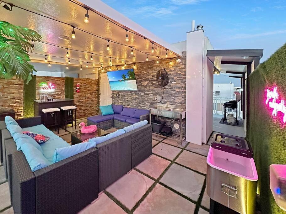 Vacay Spot Experience Luna Sky! 65" Tv Bar, Bbq, Shower Massage Jets, Music, Go To Fl Keys Хоумстед Екстериор снимка